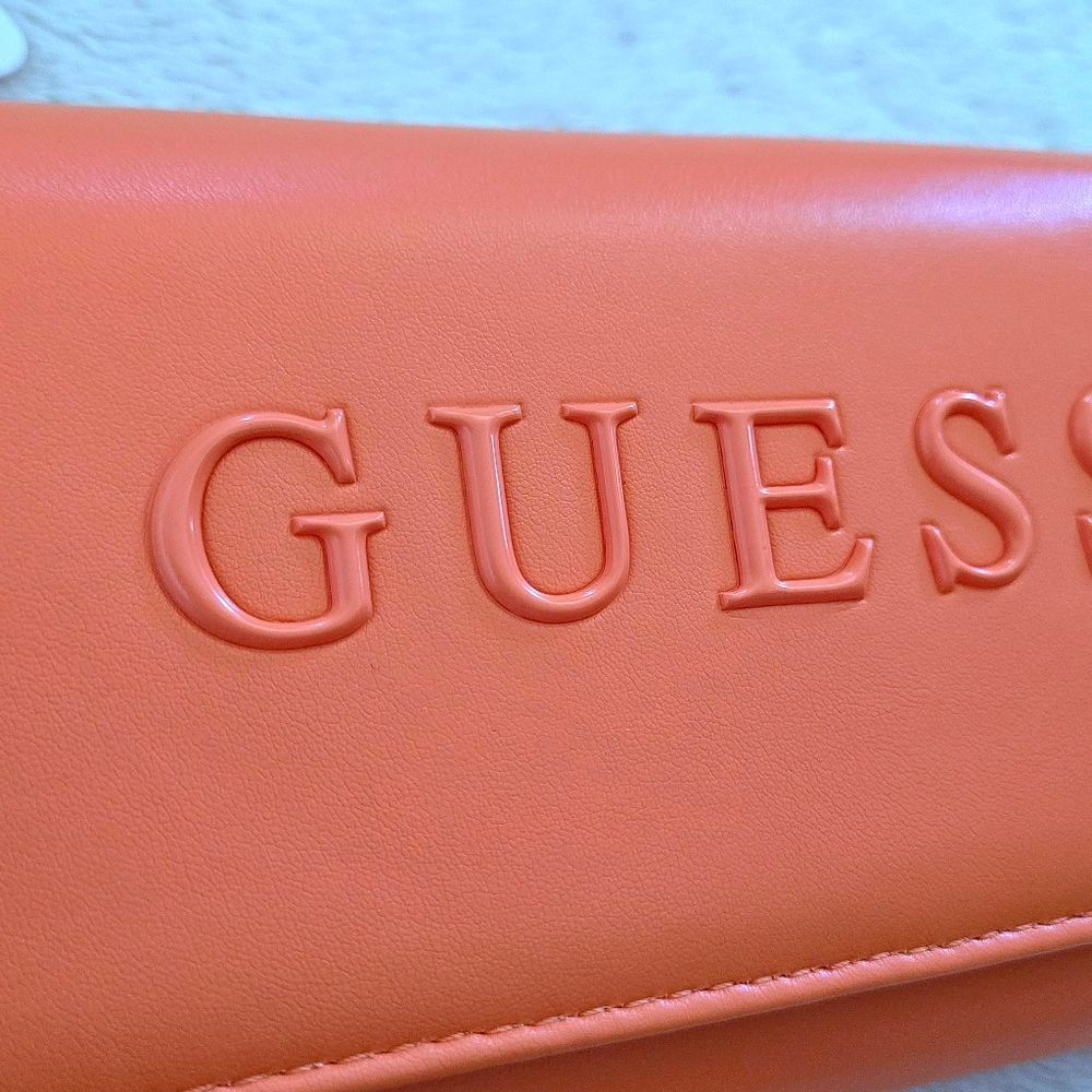 Guess❓️ "Finnian" Wristlet - NWT - Picture 3 of 16